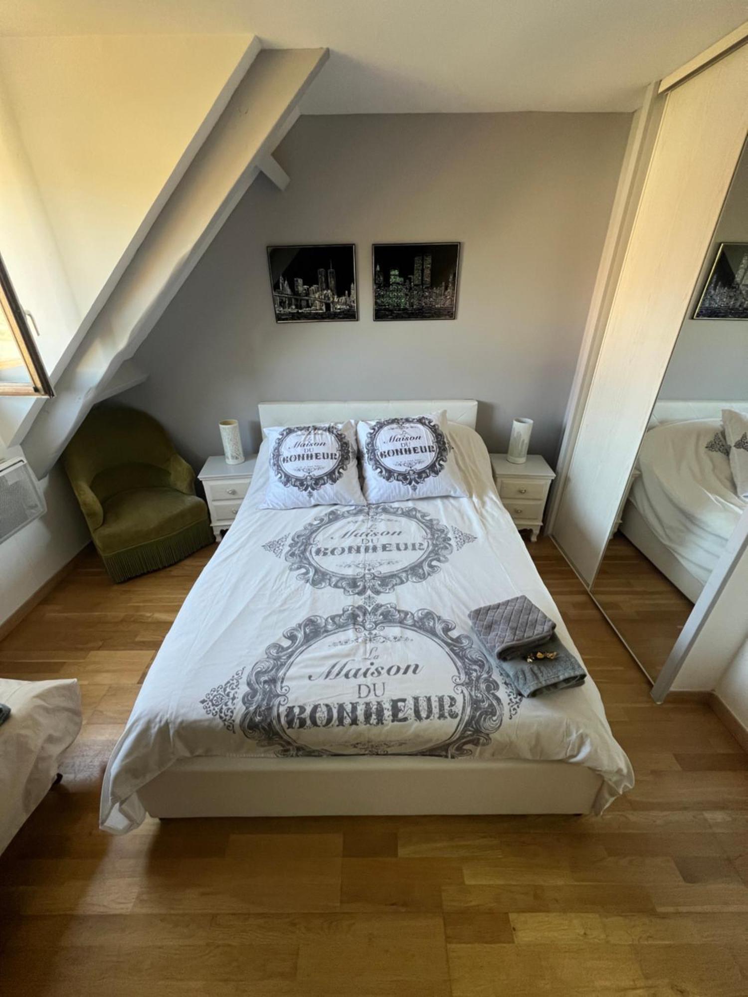La Maison Du Bonheur Saintry-sur-Seine Buitenkant foto