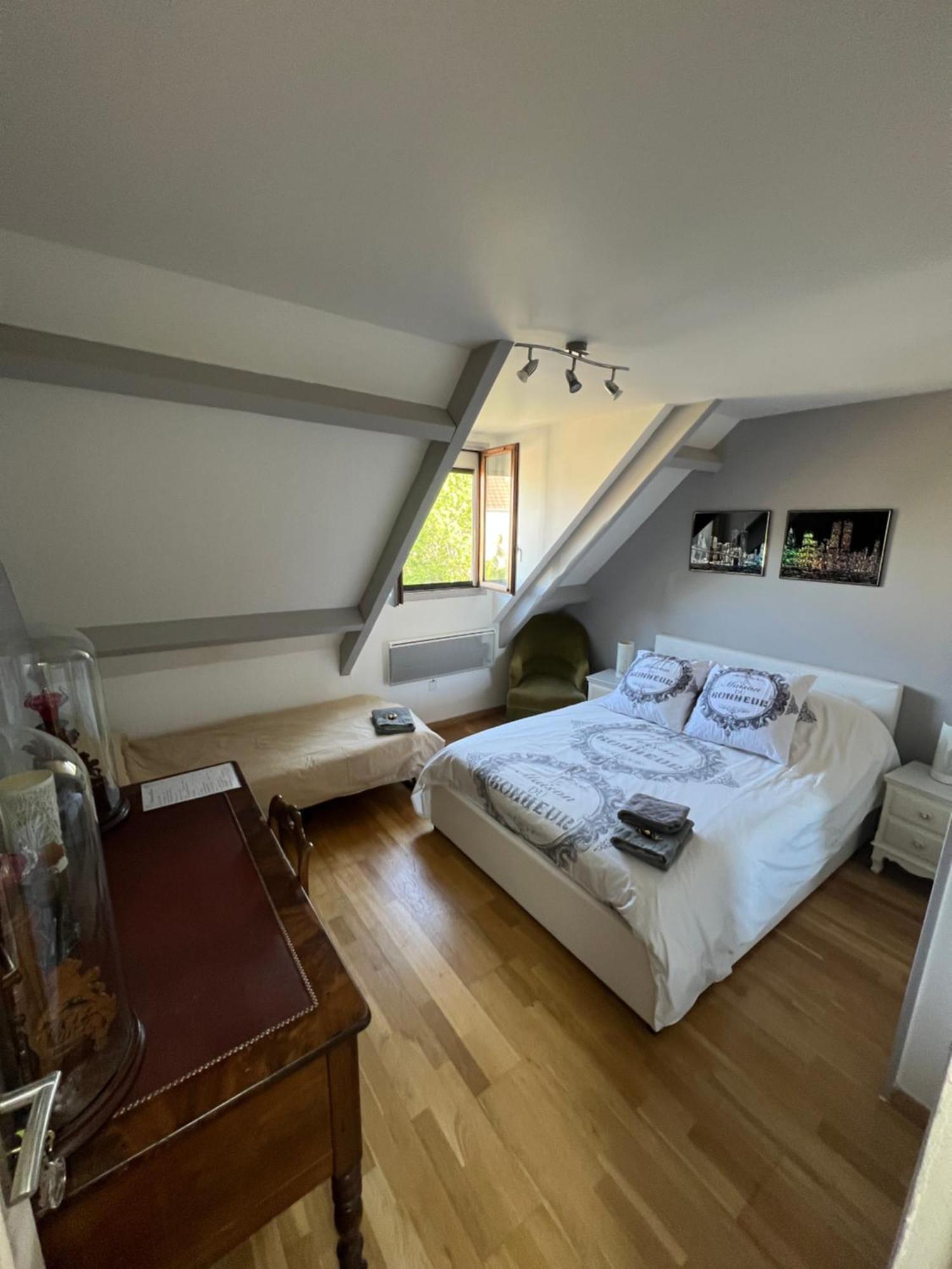 La Maison Du Bonheur Saintry-sur-Seine Buitenkant foto