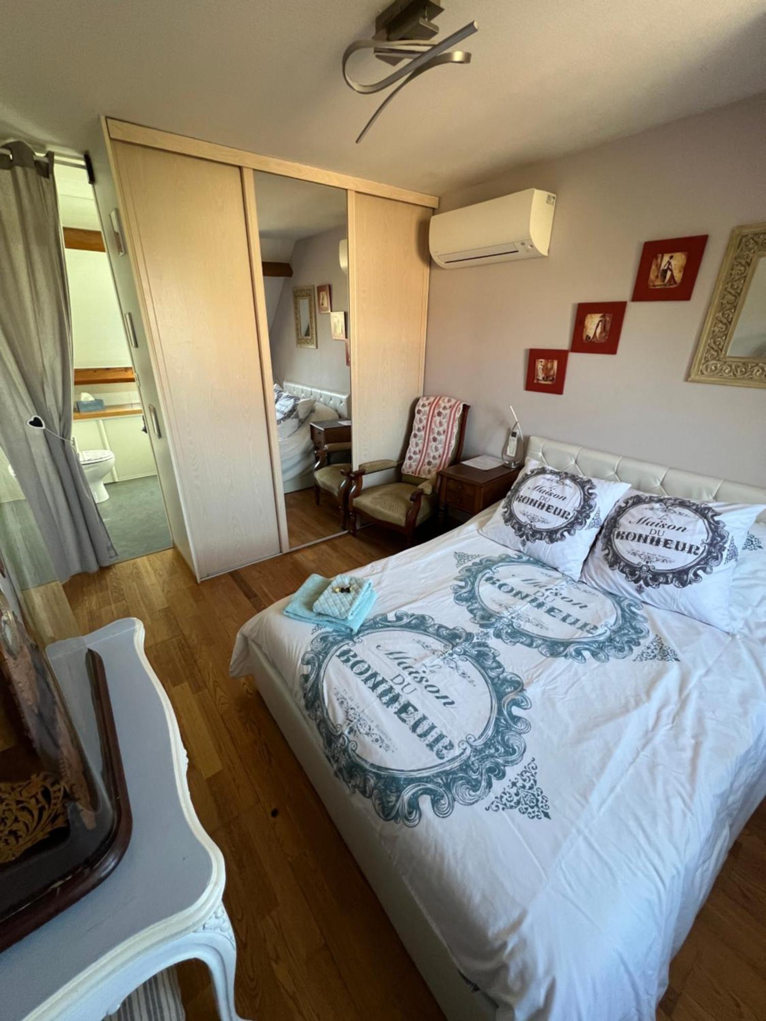 La Maison Du Bonheur Saintry-sur-Seine Buitenkant foto